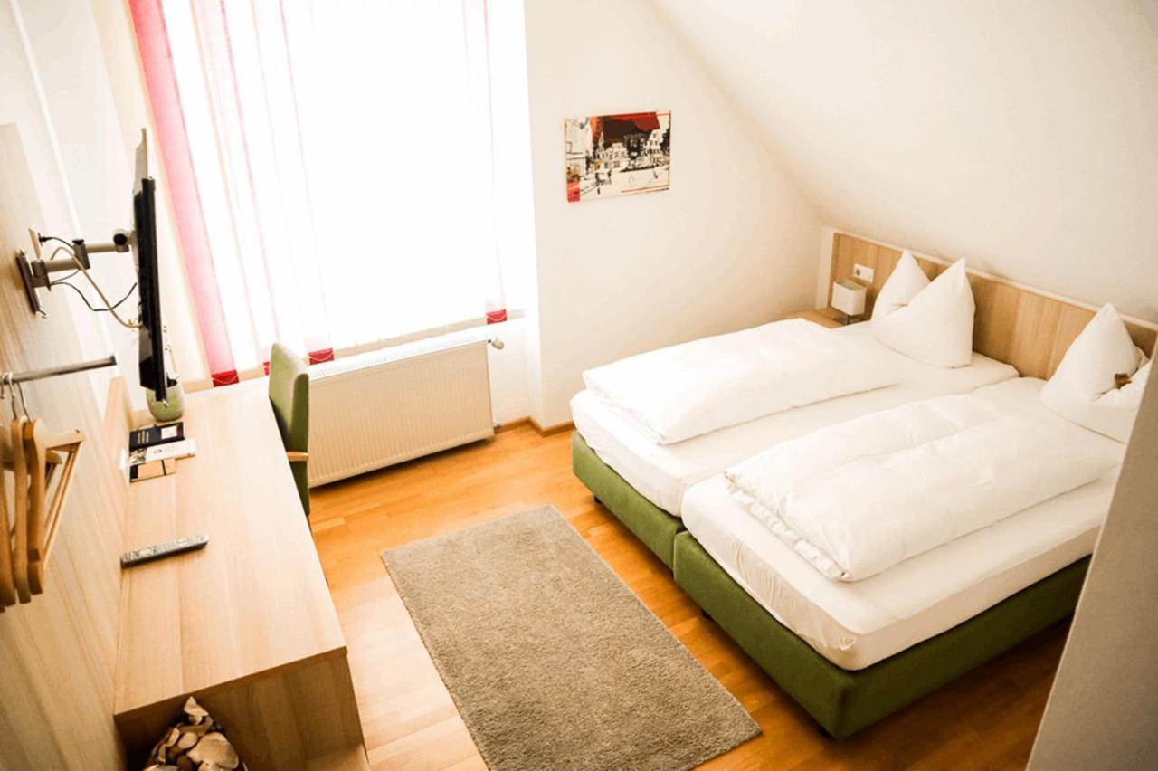 Weinstube Sinas Brettl Hotel Nördlingen Eksteriør billede