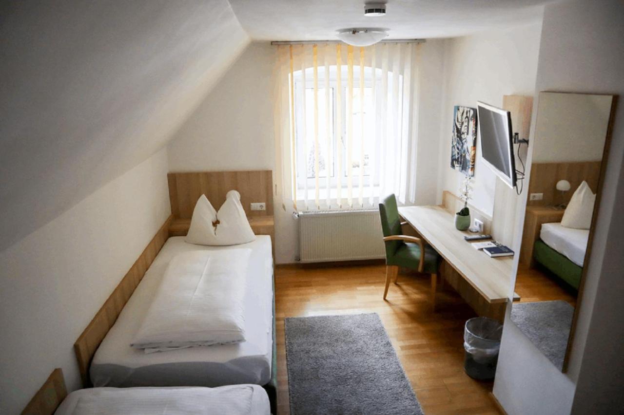 Weinstube Sinas Brettl Hotel Nördlingen Eksteriør billede